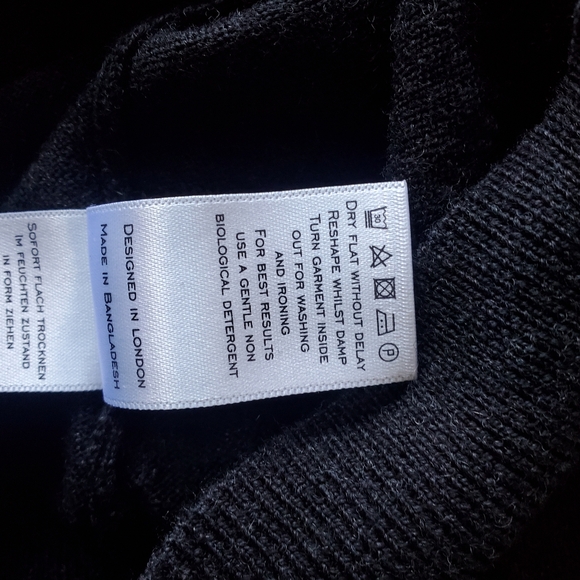 Charles Tyrwhitt Men's Black V-Neck Xtra Fine Merino Wool Sweater Sz S Preppy - Picture 12 of 12